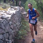 partecipante corri in pineta